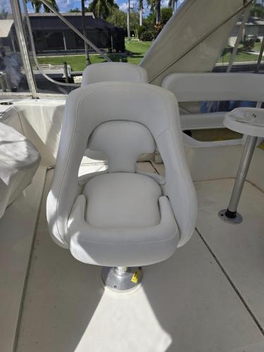 white helm seat